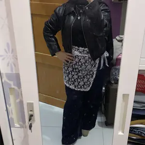 Vallina Lace Up Hem Bawahan Brukat