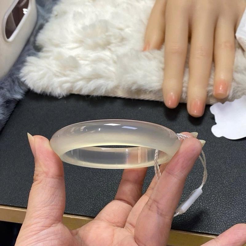 Vòng tay bạch nguyệt quang Chalcedony tự nhiên bản hẹ vip