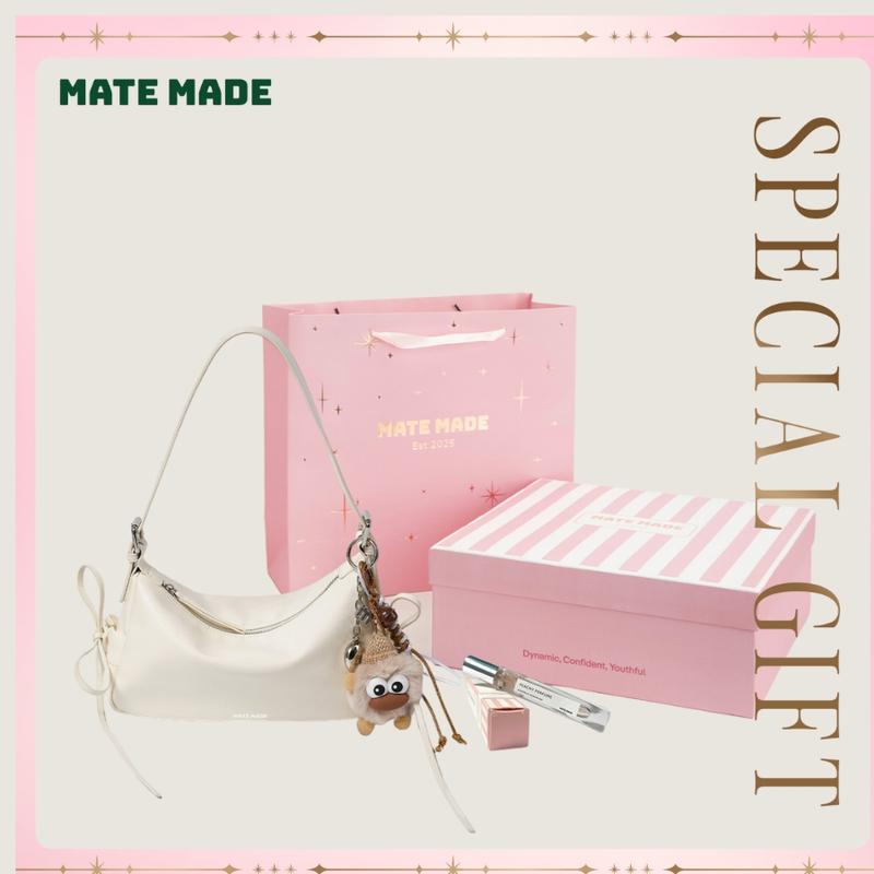 DEAL ĐỘC QUYỀN TIKTOK Combo Quà Tặng Cloudy MATE MADE Gift Box – Túi Xách Cloudy + Charm + Nước Hoa Peachy + Hộp Quà Hồng Kẻ Trắng