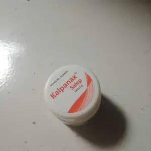 Kalpanax Salep 6 Gram - Infeksi Jamur Kulit dengan Salicylic Acid, Benzoic Acid, Sulfur Presipitatum, Menthol dan Champor untuk Gatal Perih