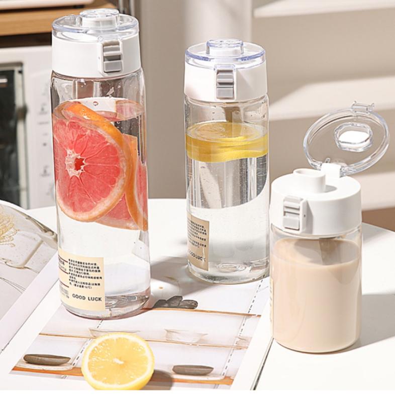 Bình Nhựa Đựng Nước Muji Trong Suốt 350ml 550ml 800ml Cao Cấp Có Nắp Chống Tràn Và Quai Đeo Silicone