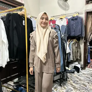 One Set Knit Ruffle Wanita (Warna Random)