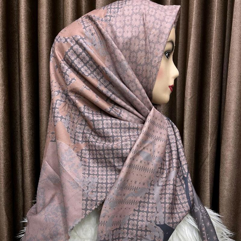 Hijab Segiempat Motif Voal Premium Muslim Square Pouch 1