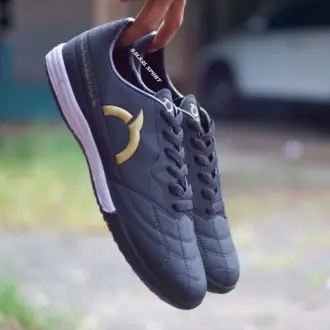 SEPATU FUTSAL KULIT SENTETIS SOL KARET SOL TEBAL DAN BERDECIT 1