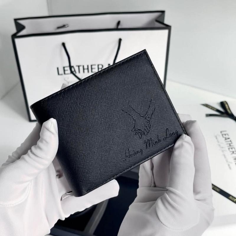 Full Box Quà Tặng Ví Nam Khắc Tên Theo Yêu Cầu Đã Gói Quà Box Đen Xanh FULL Saffiano Cosmos 12x9.5cm 3 Ngăn Khóa 7 Khe Thẻ Bảo Hành 12 Tháng Gói Quà Tặng Hộp Nơ Túi Giấy Thiệp Da Cao Cấp