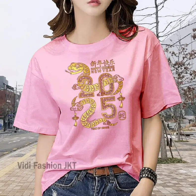 KAOS IMLEK SHIO ULAR 2025 / BELI 3 GRATIS HEADSET EXTRA BAS / KAOS GONG XI FA CAI 2025 SHIO ULAR / KAOS WANITA / KAOS PRIA / KAOS DISTRO / KAOS WANITA KEKINIAN / KAOS OBLONG / BLUS / T-SHIRT / KAOS WANITA DEWASA / KAOS KATUN COMBED BAHAN ADEM BAHAN TEBAL 8