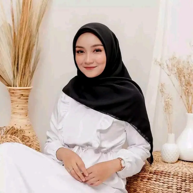 Hijab Pashmina Bella Square Jahitan Tepi Rapi Lembut Nyaman 6
