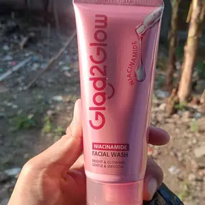 [New] Glad2Glow Niacinamide Serum Facial Wash-Pencuci Wajah Brightening Pembersih Pori Glowing Instant Ceramide Ectoin Sakura untuk Kulit Kusam Berminyak dan Sensitif Mencerahkan Melembabkan Menenangkan Cleanser70ml