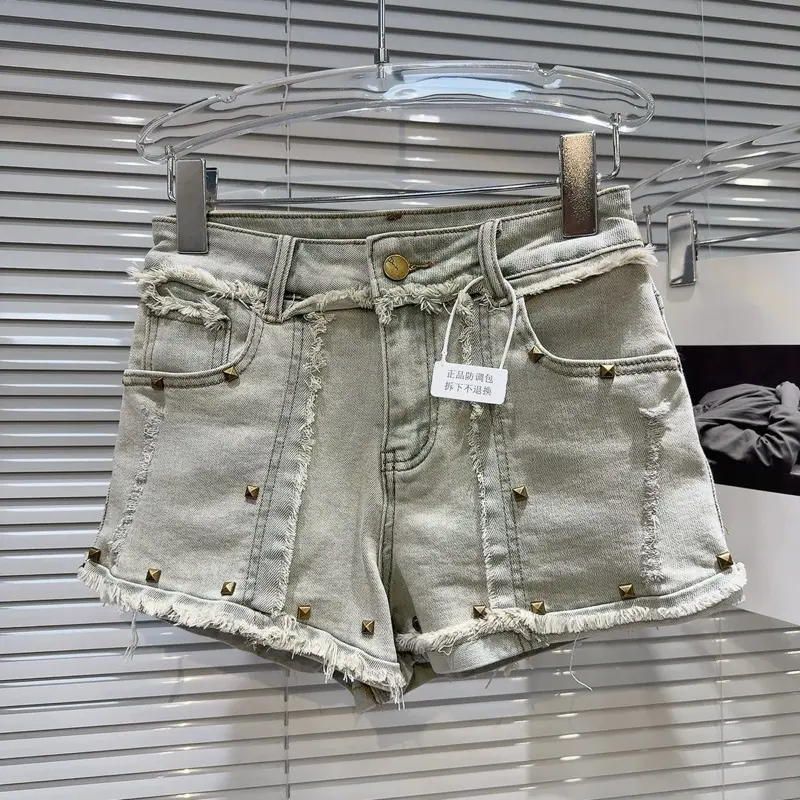 Quần short jean đính dáng ôm Qccc