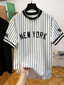 Camiseta de béisbol para hombre con rayas de verano, estilo callejero americano vintage, cuello redondo y manga corta, ropa deportiva casual para uso diario