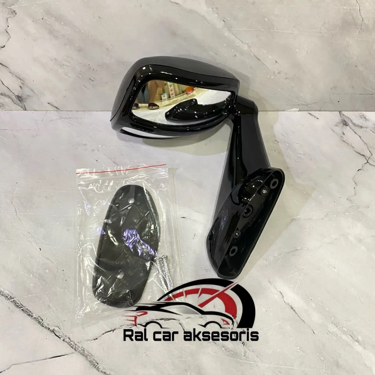 ￼SPION KAP MESIN FORTUNER PAJERO HILUX HITAM CAR
