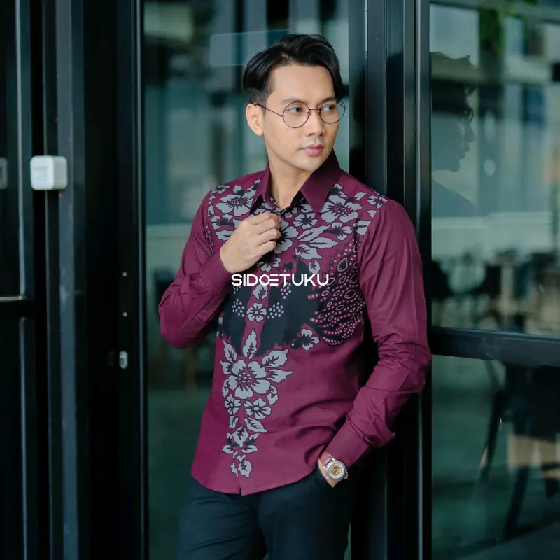 ARUTALLA BURGUNDY MAROON baju batik pria modern lengan panjang lapis furing 0