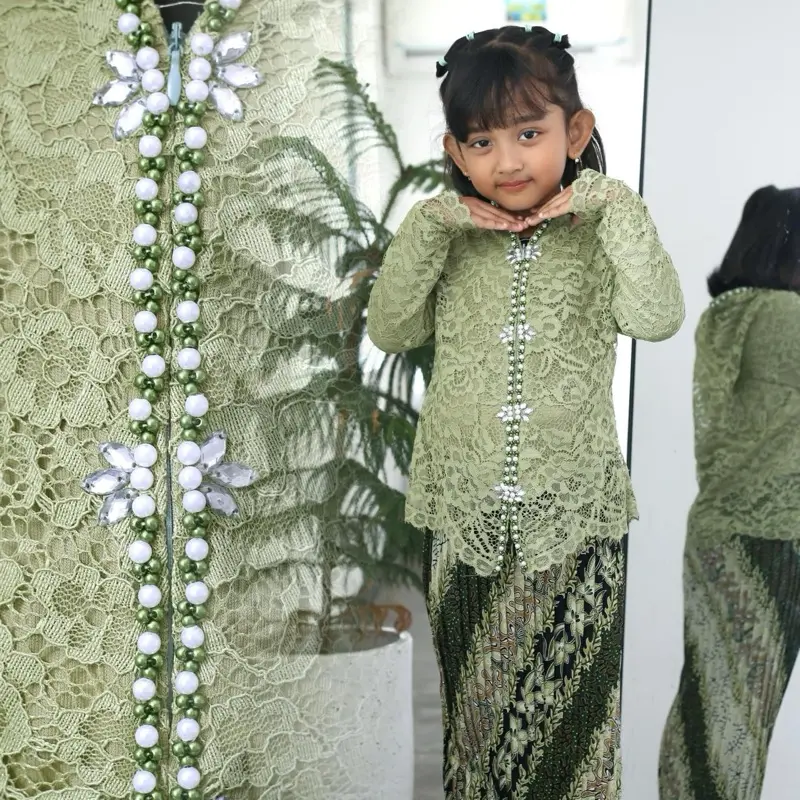 Setelan Kebaya Dan Rok Plisket Anak Encim Brukat Payet / Kebaya Anak Modern/ Kebaya karnaval 3