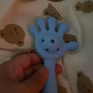 【COD】Mainan Bersuara untuk Bayi - Sinar Baru! Goyangan Telapak Tangan Silikon Teether - Solusi Aman untuk Mulut Bayi