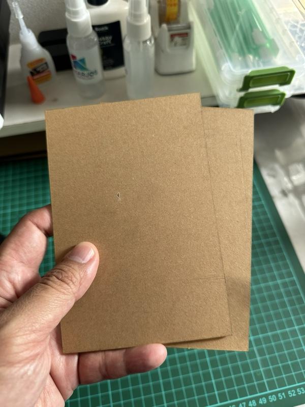 Card Press Tools ini dirancang khusus untuk kolektor Pokémon TCG & Trading Card yang ingin merapikan kartu dengan cara aman, stabil, dan terkontrol.