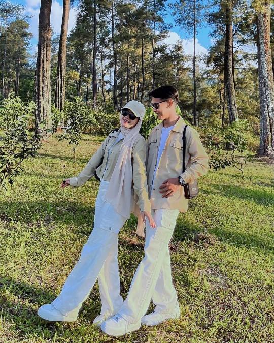 Product Introduction of Set Couple Pasangan Dapat 2 PCS Semi Parka Korean Style 8