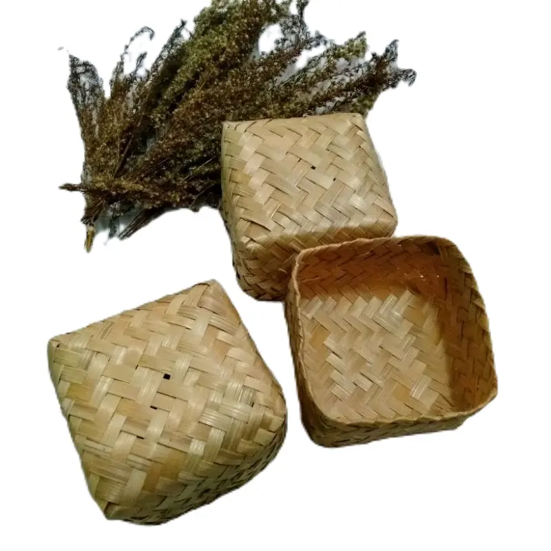 Bakul nasi terbuat dari anyaman bambu untuk menyimpan nasi 1