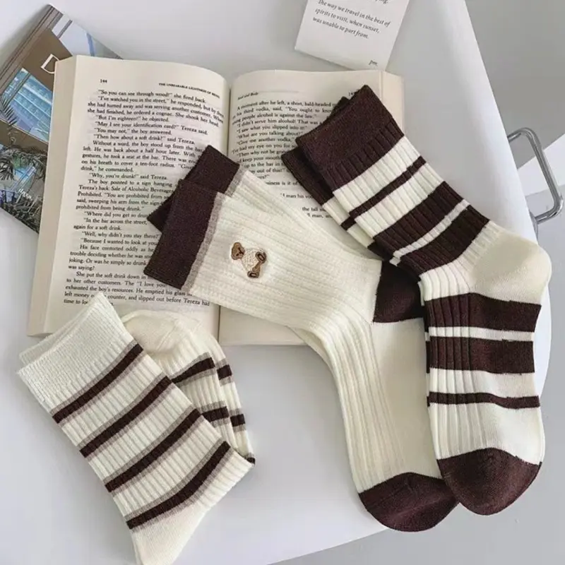 [luckydino] Kaos Kaki Panjang Hitam Putih Cream Garis Horizontal Line Long Socks Black White Korean 2