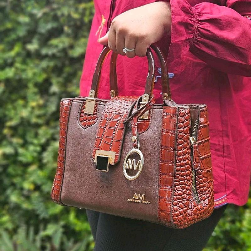 TAS KERAMIK BEHEL ADRIANA MEGAN KODE 8332 0