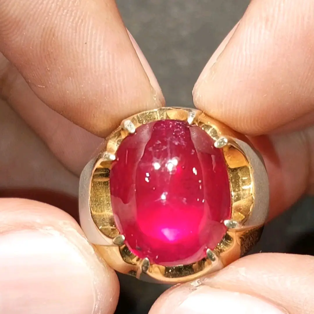 Permata Ruby pigeon blood