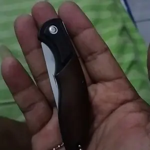 Grosir Surabaya Barat Lipat Gagang Kayu Motif Kayu Serbaguna Portabel Material Gagang Kayu Alami Ukuran Kompak 15 CM Mata Tajam Awet Mekanisme Lipat Aman Cocok Untuk Outdoor