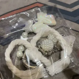 Gantungan Bag Charm Ring Bulet Macrame Keychain Mutiara Pita Tali Gantungan Tas Putih GV42