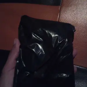 Cover Penutup Kunci Pintu Mobil Universal Car Door Lock Protective Buckle Cover / Cover Pelindung Kunci Pintu Mobil Bahan Karet