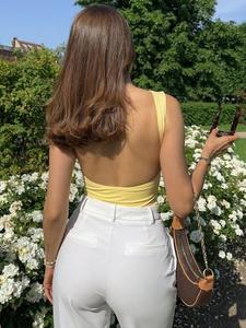 Top sin mangas con cuello barco y espalda descubierta, estilo casual de vacaciones; top halter ajustado con frunces tipo bodycon; camisa para uso diario en verano y moda urbana.
