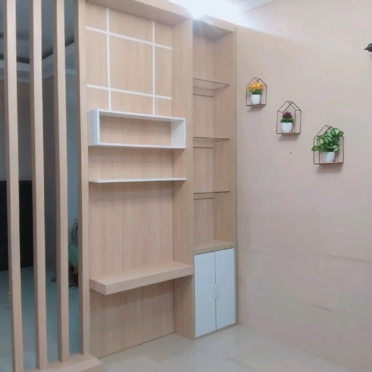 Partisi Ruangan Minimalis Custom dengan Warna dan Motif Pilihan - Furniture