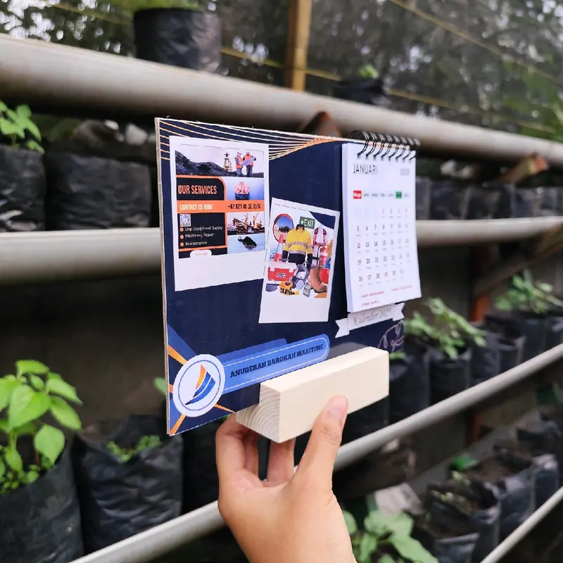 Kalender custom 2025/kalender duduk/kalender meja/ kalender kantor Foto 1