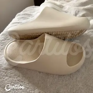 Sendal Pria dan sendal wanita anti licin , anti bau dan empuk , sendal depa keren selop cowok keren