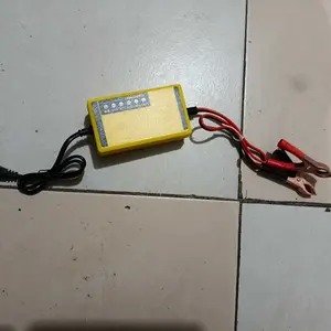 Charger Aki Portable 12V 2A dengan Perlindungan Pengisian Daya dan Efisiensi Tinggi untuk Motor dan Mobil 12V2A 45cm Kabel Listrik