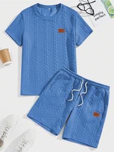 メンズカジュアル 夏向け レザーラベル クルーネックTシャツ＆ショーツセット、ビーチやデートに最適なおしゃれなスポーツスーツ。日常使いや旅行にも最適、メンズのセットアップです。