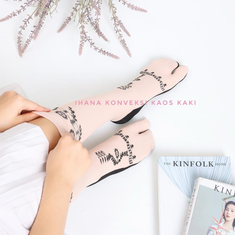 Lusinan kaus kaki muslimah motif Kiri Kanan panjang L sebetis / kaos kaki jempol / kaos kaki wanita muslimah dewasa / nylon spandek 100% / kaos kaki tawaf umroh Coklat dan banyak warna 0