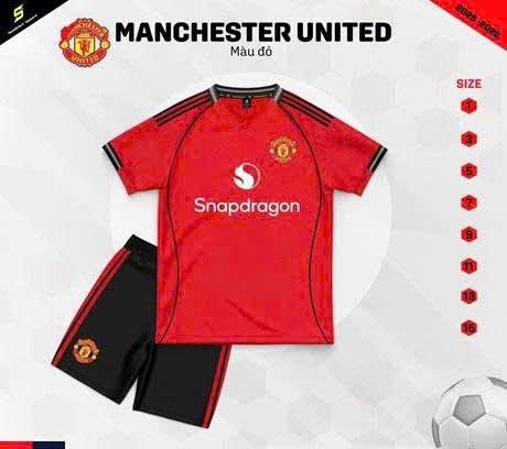   Có in Tên-Số  TRẺ EM MU 2026 Đỏ Đen Bộ Đồ Thể Thao  in Theo Yêu Cầu  .  Tặng Kèm MIỄN PHÍ VỚ Dệt Kim Cao Cấp   sân nhà - vãi Thun Lạnh SAO VIỆT - Áo Đỏ Quần Đen 2025 - NOBI SPORT - Áo Bóng Đá Đồ Đá Banh - Nam Nữ Unisex -Thoáng Mát TRANG PHỤC TOP SPORT 