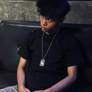 Nerva Studios - T-Shirt Rhinestone Premium Elegant Sparkle V3