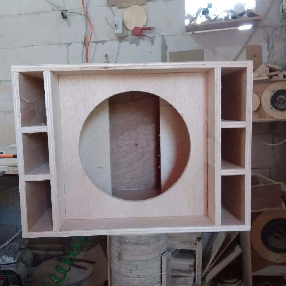 box speaker SPL 10 inch tebal triplek 12mm sengon sanding. di jamin presisi dan halus sudah finishing tinggal pake .