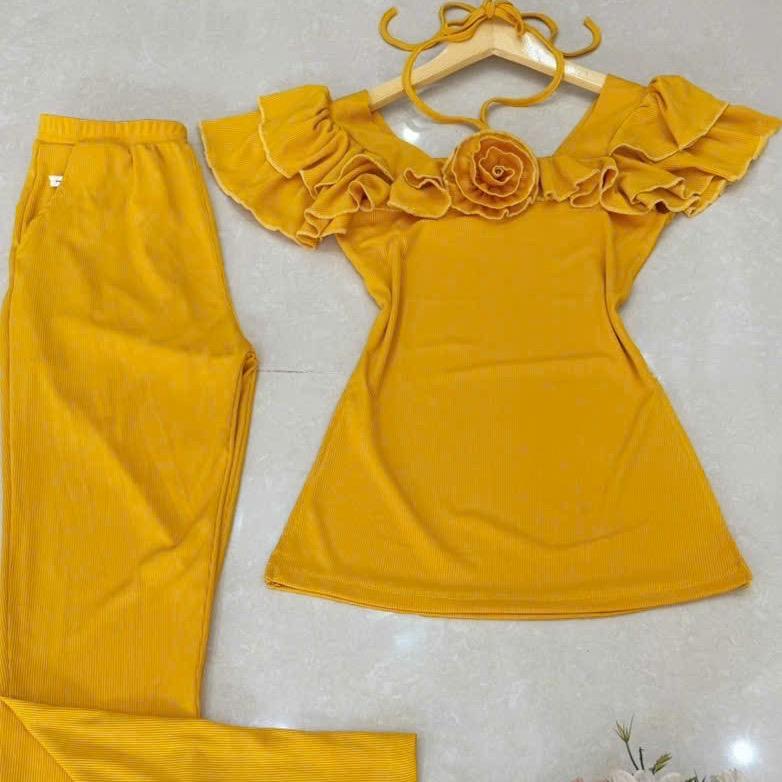 Mã c1456 sét bộ thun gân tăm lạnh quần ôm áo cổ tim đính hoa Hồng tay cánh tiên phồng nữ Top Women Kem Women