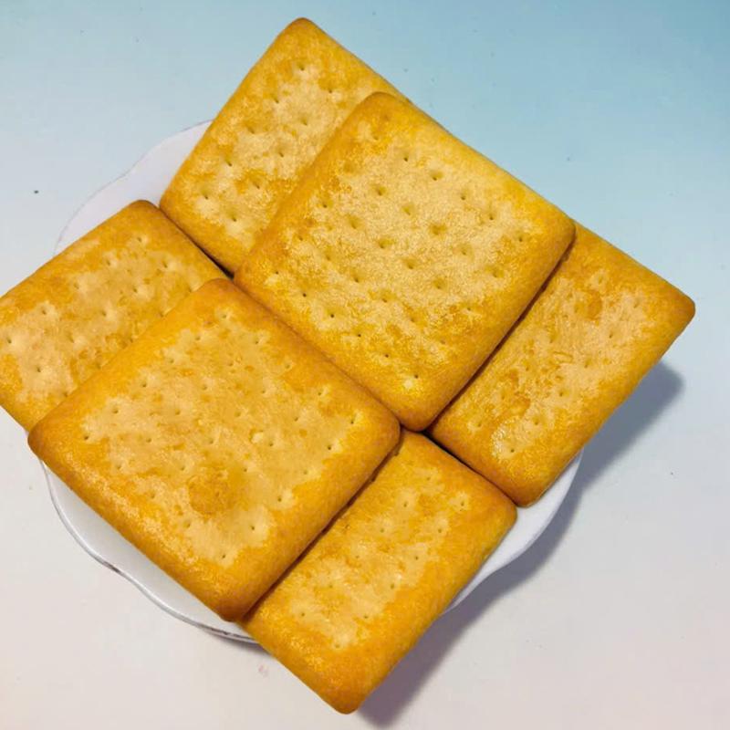   1kg  Bánh Quy Vuông Vị Mặn Giòn Thơm Béo Ngậy - Lựa Chọn Hoàn Hảo Cho Tiệc Và Dịp Lễ Tết | 500gr gói 