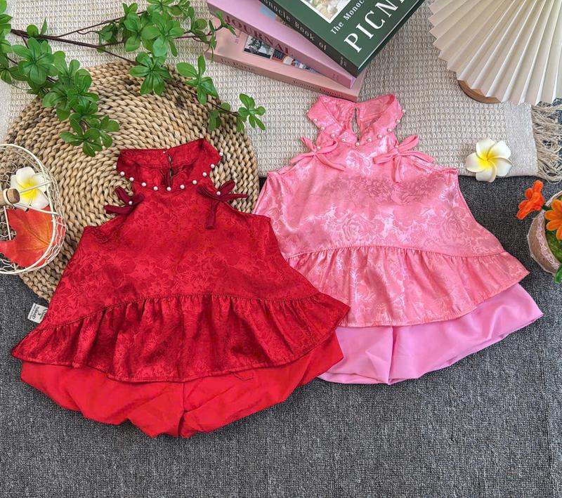 MỞ BÁN SÉT MẶC TẾT CHO BÉ GÁI Bộ quần áo bé gái thiết kế cổ yếm cách điệu vải gấm mềm