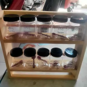 Rak Bumbu Dapur 2 Susun Komplit Dengan Fitur Gantungan Bumbu Sachet