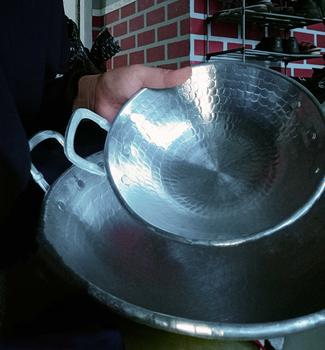 Product Review of paket wajan 20 cm dan 24 cm alumunium tempa penggorengan tebal anti lengket Alat Dapur Kitchenware from R**f 1