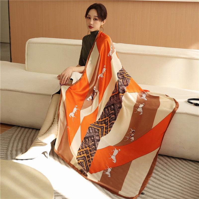 Product Introduction of Scarf pantai gaya baru untuk wanita shawl pelindung matahari sutra  perjalanan mode gaya asing Floral Silk 1