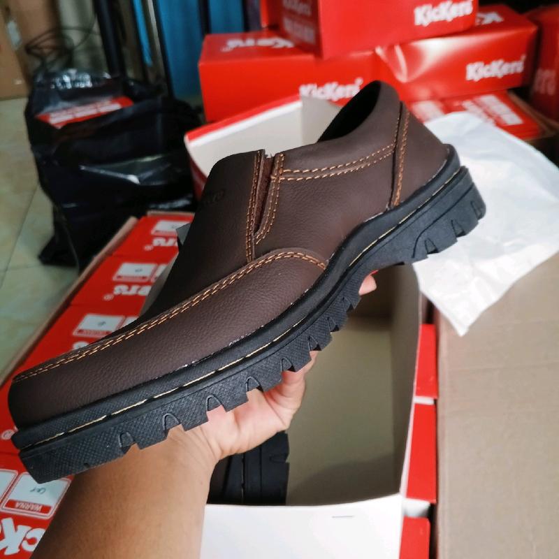 Sepatu Kulit pria asli Full Hitam dengan Sol Karet Lentur Anti-Selip dan Lem Kuat dan dijahit keliling pinggir nya Shoes. Flat 7