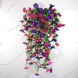 Flores colgantes artificiales, plantas falsas al aire libre, flores falsas con hoja de eucalipto, plantas de petunias colgantes realistas resistentes a los rayos UV para decoración del jardín del hogar, fruta