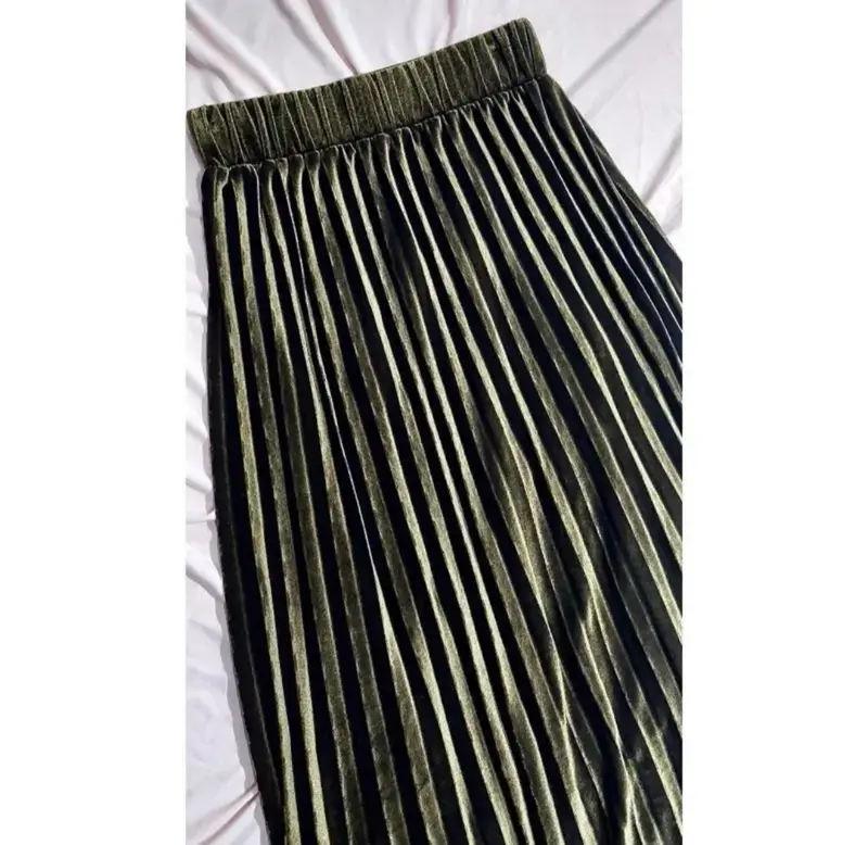 Rok Plisket Bludru Premium//Rok Velvet Bludru Import//Rok Bludru / rok wanita velvet tebal halus panjang Hitam 3