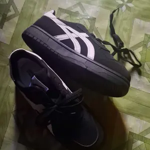 Sneakers OSAKA by MEFOOT – Sepatu Hitam Grey yaman, Ringan, dan Stylish untuk Sehari-hari!