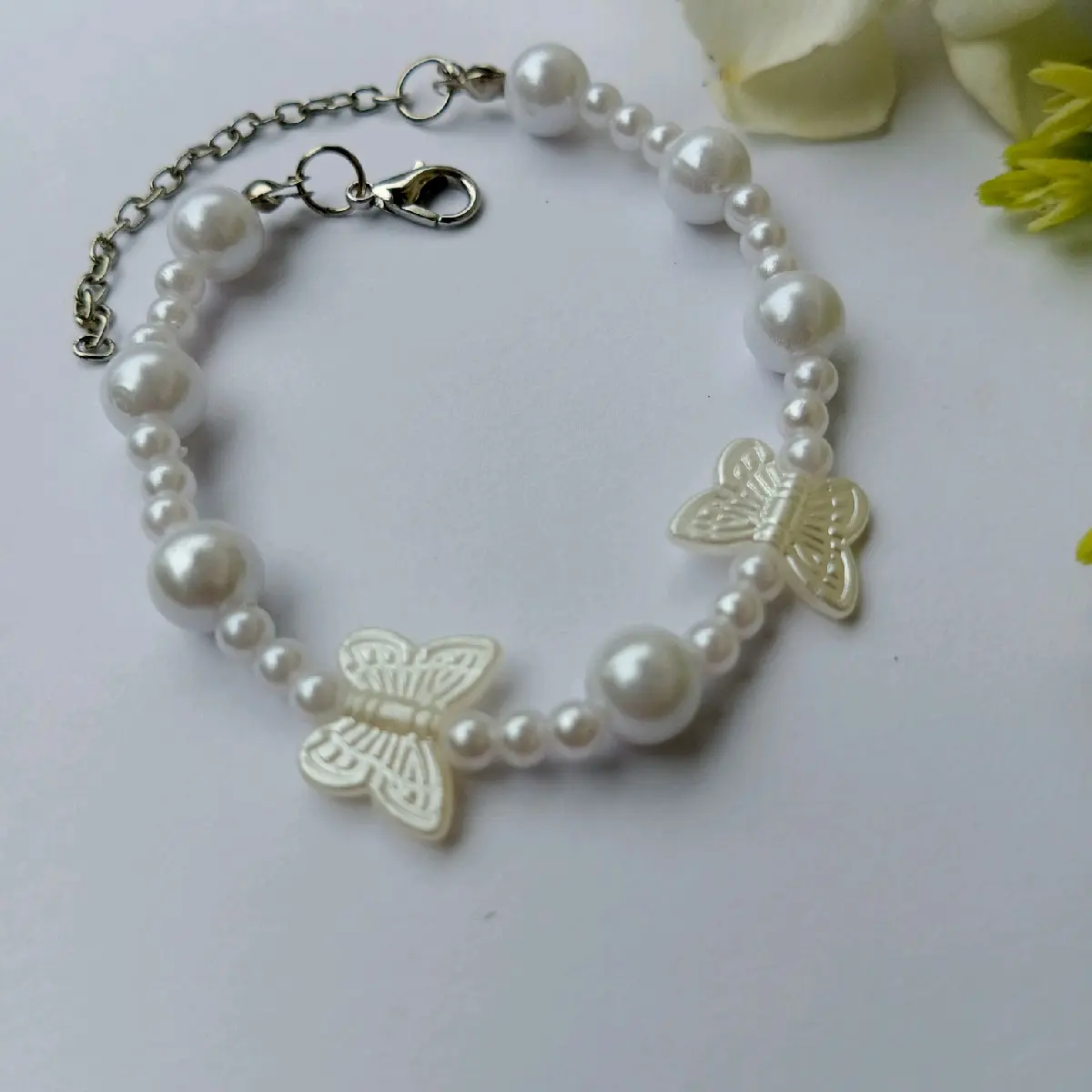 Luna Whisper Gelang White Butterfly Aesthetic Elegant