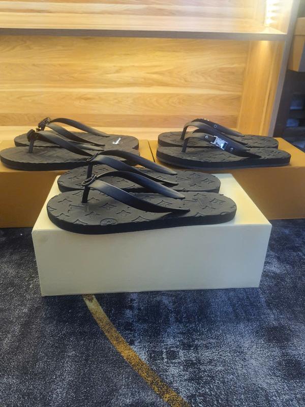 Dép Tông,Dép kẹp Nam L.vv và GG các Mẫu hot 2025. thích hợp với giới trẻ