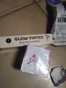 Product Review of Jilvie Sunscreen Waterproof untuk Wajah Mencerahkan from V**a 0